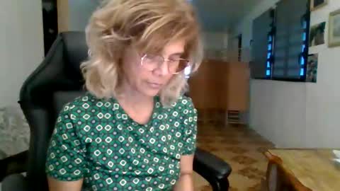 Snapshot of francelune chatting on September 30, 2025, 2:11 pm francelune online show from September 30, 2025, 2:11 pm