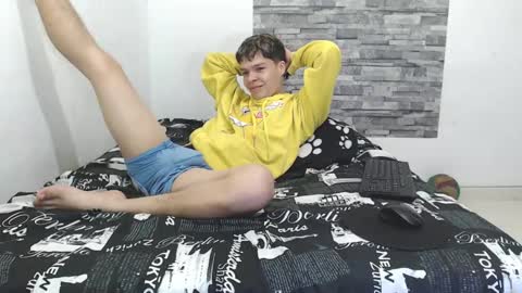 Snapshot of francesco_spank chatting on March 6, 2025, 12:43 am FRANCESCO online show from March 6, 2025, 12:43 am