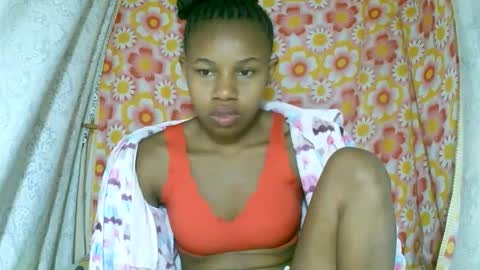 Snapshot of franciefrancie chatting on October 26, 2025, 2:01 pm francilla online show from October 26, 2025, 2:01 pm