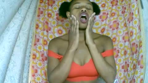 Snapshot of franciefrancie chatting on November 10, 2025, 8:35 am francilla online show from November 10, 2025, 8:35 am