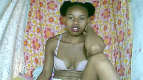 Snapshot of franciefrancie chatting on November 18, 2025, 6:18 am francilla online show from November 18, 2025, 6:18 am