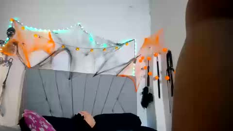 Snapshot of francihot4 chatting on October 16, 2025, 2:23 am francihot4 online show from October 16, 2025, 2:23 am