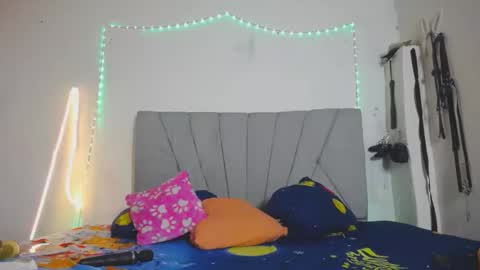 Snapshot of francihot4 chatting on December 2, 2025, 1:44 am francihot4 online show from December 2, 2025, 1:44 am