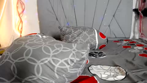 Snapshot of francihot4 chatting on December 16, 2025, 2:16 am francihot4 online show from December 16, 2025, 2:16 am