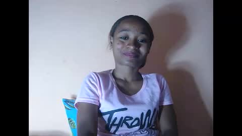 Snapshot of francine925426 chatting on November 3, 2025, 8:26 am francine925426 online show from November 3, 2025, 8:26 am