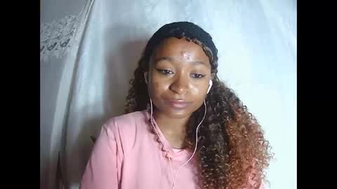 Snapshot of francine925426 chatting on November 28, 2025, 10:18 am francine925426 online show from November 28, 2025, 10:18 am