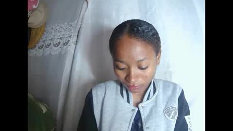 Snapshot of francine925426 chatting on December 16, 2025, 6:29 am francine925426 online show from December 16, 2025, 6:29 am