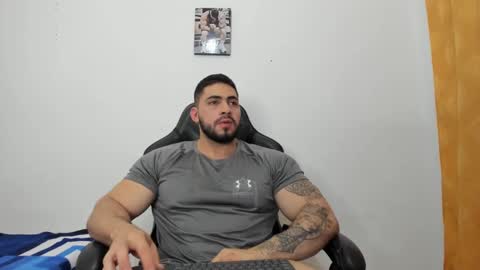 frank_foxx1 online show from November 2, 2025, 4:04 am