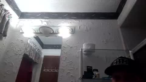 Snapshot of frankieblueeyes4u chatting on April 6, 2026, 2:42 am Famous Blue Eyes online show from April 6, 2026, 2:42 am