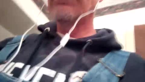 Snapshot of frankieblueeyes4u chatting on April 7, 2026, 2:34 am Famous Blue Eyes online show from April 7, 2026, 2:34 am