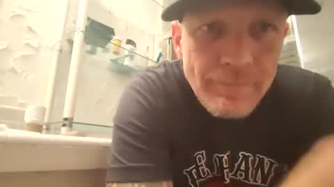 Snapshot of frankieblueeyes4u chatting on April 8, 2026, 2:33 am Famous Blue Eyes online show from April 8, 2026, 2:33 am