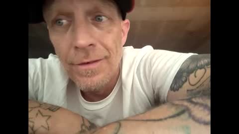 Snapshot of frankieblueeyes4u chatting on April 12, 2026, 1:49 pm Famous Blue Eyes online show from April 12, 2026, 1:49 pm