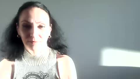 frankieteasing online show from January 6, 2025, 1:52 pm