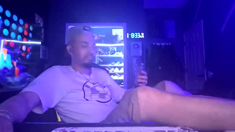 Snapshot of frankievw9 chatting on October 16, 2025, 12:33 am frankievw9 online show from October 16, 2025, 12:33 am
