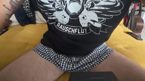 Snapshot of franky84 chatting on October 14, 2025, 10:27 am franky84 online show from October 14, 2025, 10:27 am