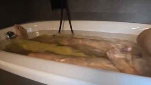 Snapshot of franky84 chatting on February 23, 2026, 10:01 am franky84 online show from February 23, 2026, 10:01 am