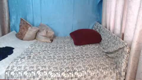 frau_becky online show from November 24, 2025, 7:41 am