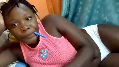 Snapshot of freaky_dolly chatting on January 6, 2025, 3:29 pm freaky_dolly online show from January 6, 2025, 3:29 pm