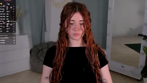 Snapshot of freckle_diyana chatting on November 19, 2025, 9:37 pm Diyana online show from November 19, 2025, 9:37 pm