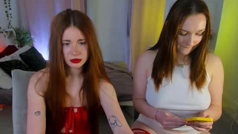 Snapshot of freckle_diyana chatting on January 9, 2026, 9:16 pm Diyana online show from January 9, 2026, 9:16 pm