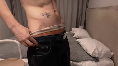 fredd_xanderrs online show from October 20, 2025, 6:19 pm