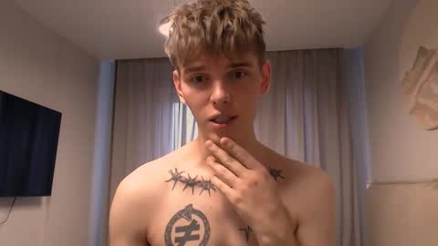 fredd_xanderrs online show from October 24, 2025, 9:49 am