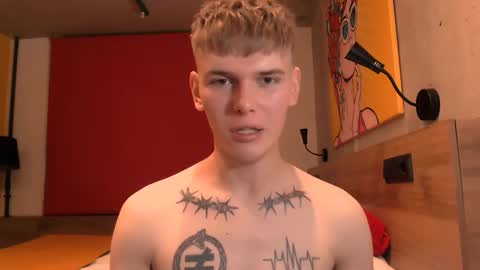 fredd_xanderrs online show from October 26, 2025, 4:13 pm