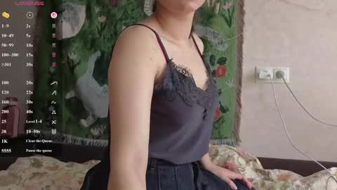 Mia online show from May 22, 2026, 5:03 am