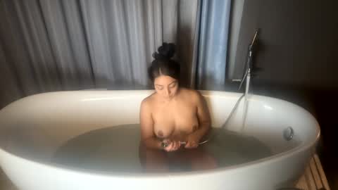 jasmineandaladin69 online show from December 19, 2024, 4:13 am