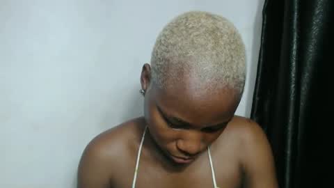 frekkymorelle online show from February 14, 2025, 10:59 am