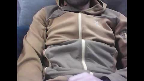 frencheeboy online show from November 28, 2025, 5:37 pm