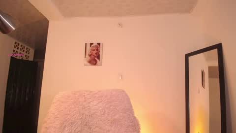 Snapshot of fresita44 chatting on November 9, 2025, 10:30 pm see u 500 pm hora col online show from November 9, 2025, 10:30 pm