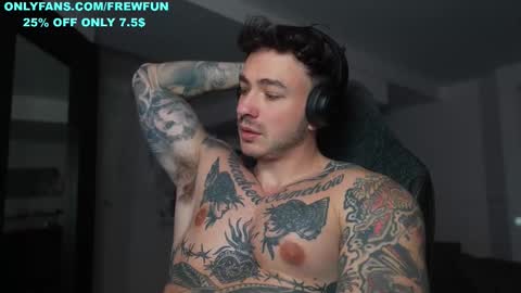 Snapshot of frewfun chatting on December 3, 2025, 1:02 am cameron online show from December 3, 2025, 1:02 am