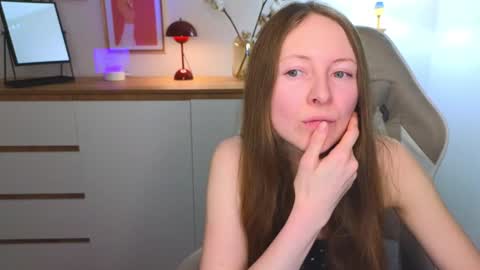 Snapshot of freya_nilsson chatting on December 10, 2024, 4:27 pm Freya online show from December 10, 2024, 4:27 pm