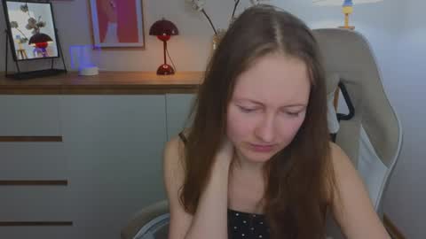 Snapshot of freya_nilsson chatting on December 17, 2024, 4:00 pm Freya online show from December 17, 2024, 4:00 pm