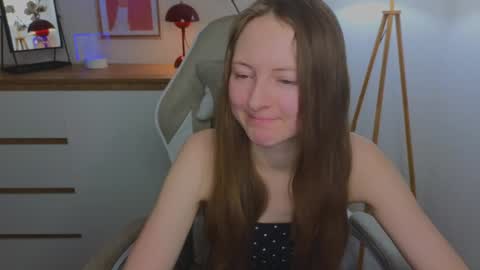 Snapshot of freya_nilsson chatting on December 17, 2024, 7:04 pm Freya online show from December 17, 2024, 7:04 pm