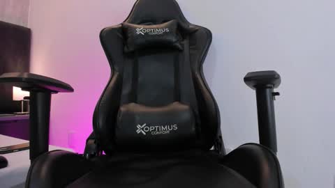 FREYA online show from November 21, 2025, 9:35 pm