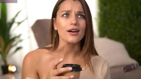 Snapshot of freyaheart chatting on October 7, 2025, 6:43 am freyaheart online show from October 7, 2025, 6:43 am