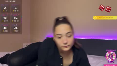 FreyaOliver online show from October 14, 2025, 11:22 am