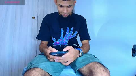 freyva_ online show from April 8, 2026, 1:27 am