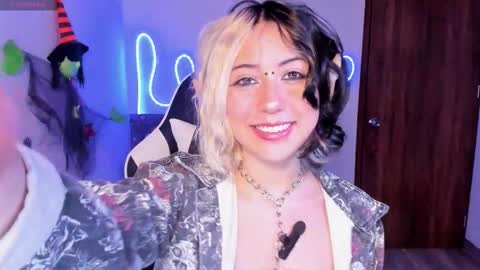 frida_lassi_ online show from October 27, 2025, 12:42 pm