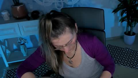 Frida Tander online show from November 27, 2025, 5:09 am