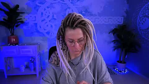 Frida Tander online show from May 3, 2026, 5:24 am