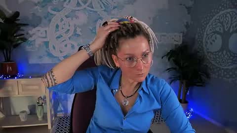 Frida Tander online show from May 15, 2026, 5:25 am