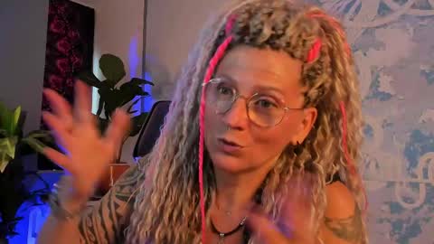 Frida Tander online show from May 25, 2026, 5:35 am