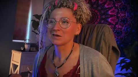 Frida Tander online show from May 31, 2026, 5:04 am