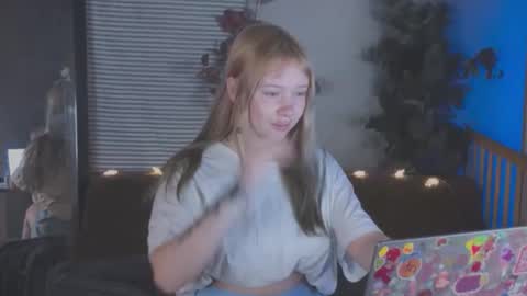 Snapshot of friend_zone_ chatting on January 8, 2026, 2:30 pm friend_zone_ online show from January 8, 2026, 2:30 pm