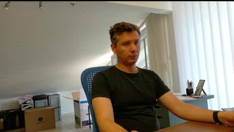 Snapshot of frikits chatting on July 15, 2026, 9:47 am Francois online show from July 15, 2026, 9:47 am