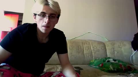 Snapshot of frill1 chatting on March 7, 2026, 12:02 pm frill1 online show from March 7, 2026, 12:02 pm