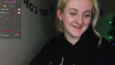 Snapshot of frosty_blueberries4 chatting on January 6, 2025, 7:56 pm ANA online show from January 6, 2025, 7:56 pm